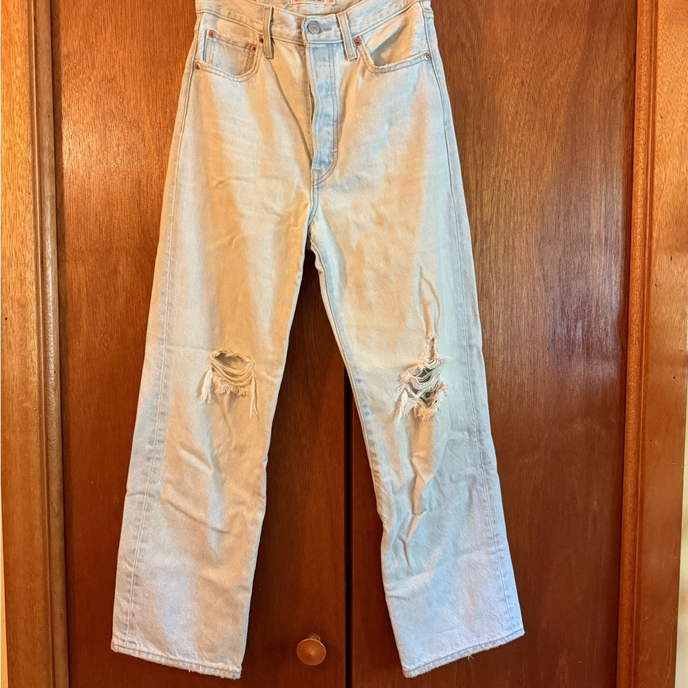 Levi's Light Blue Ribcage Straight Ankle